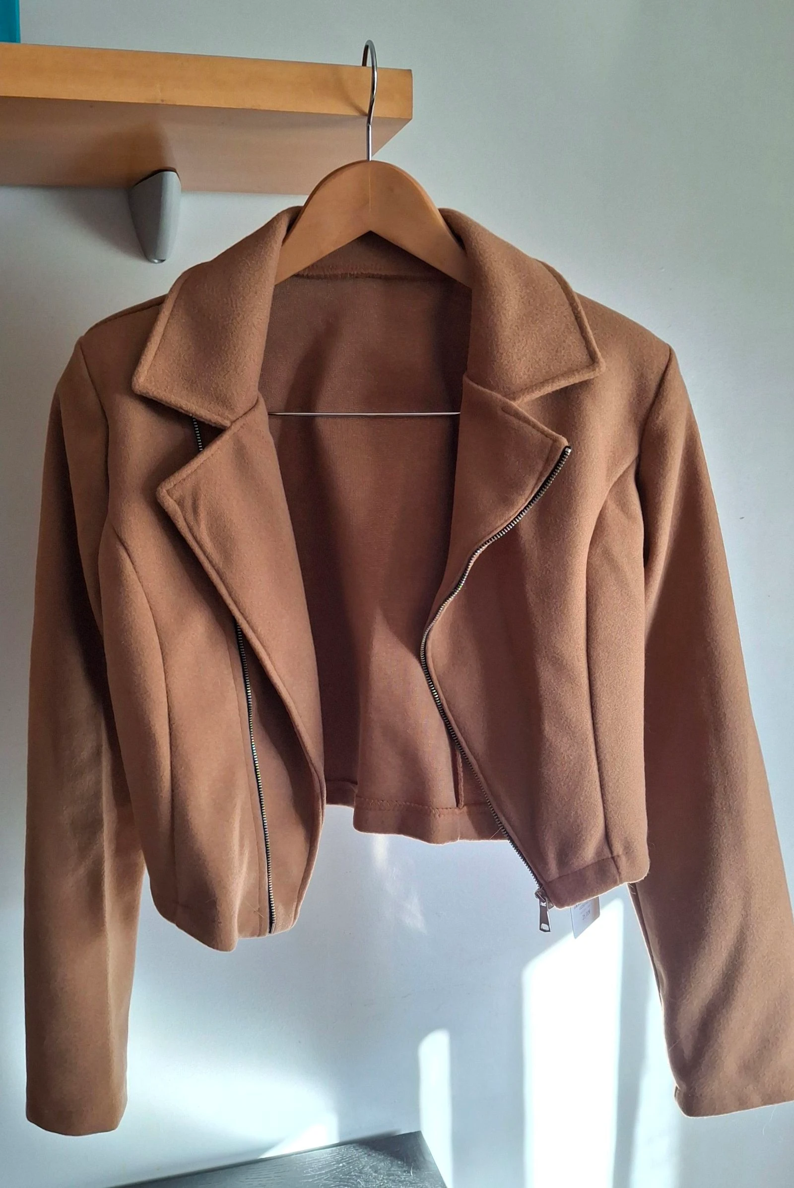 Casaco cropped da marca Giraças 